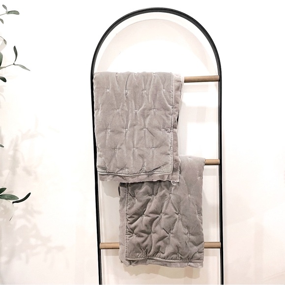 Pottery Barn Velvet Tufted
Quilted Euro 2/Shams  Dark Smoke Gray - Picture 8 of 12